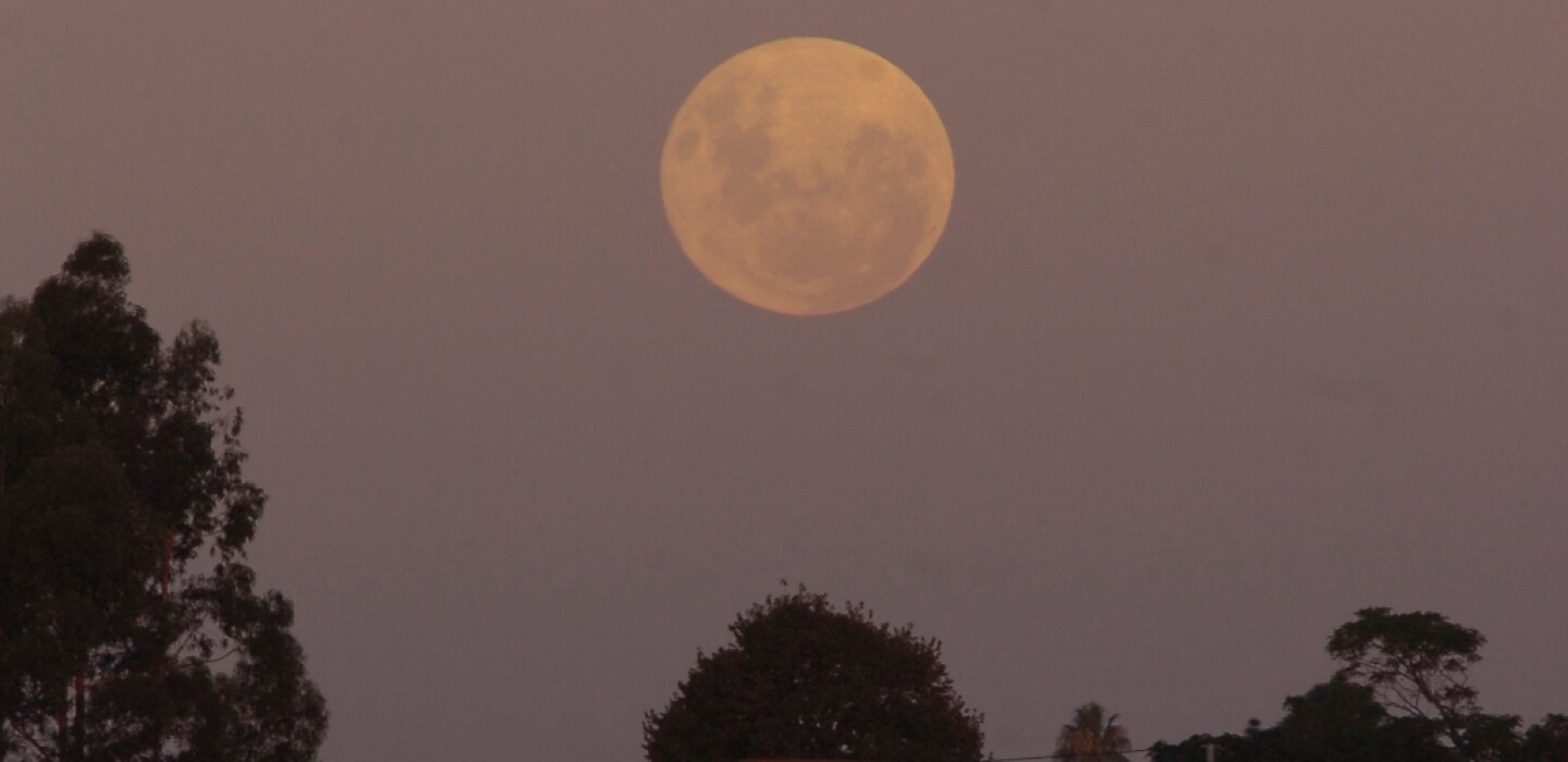 aprovecha la energia lunar para transformar tu vida positiva